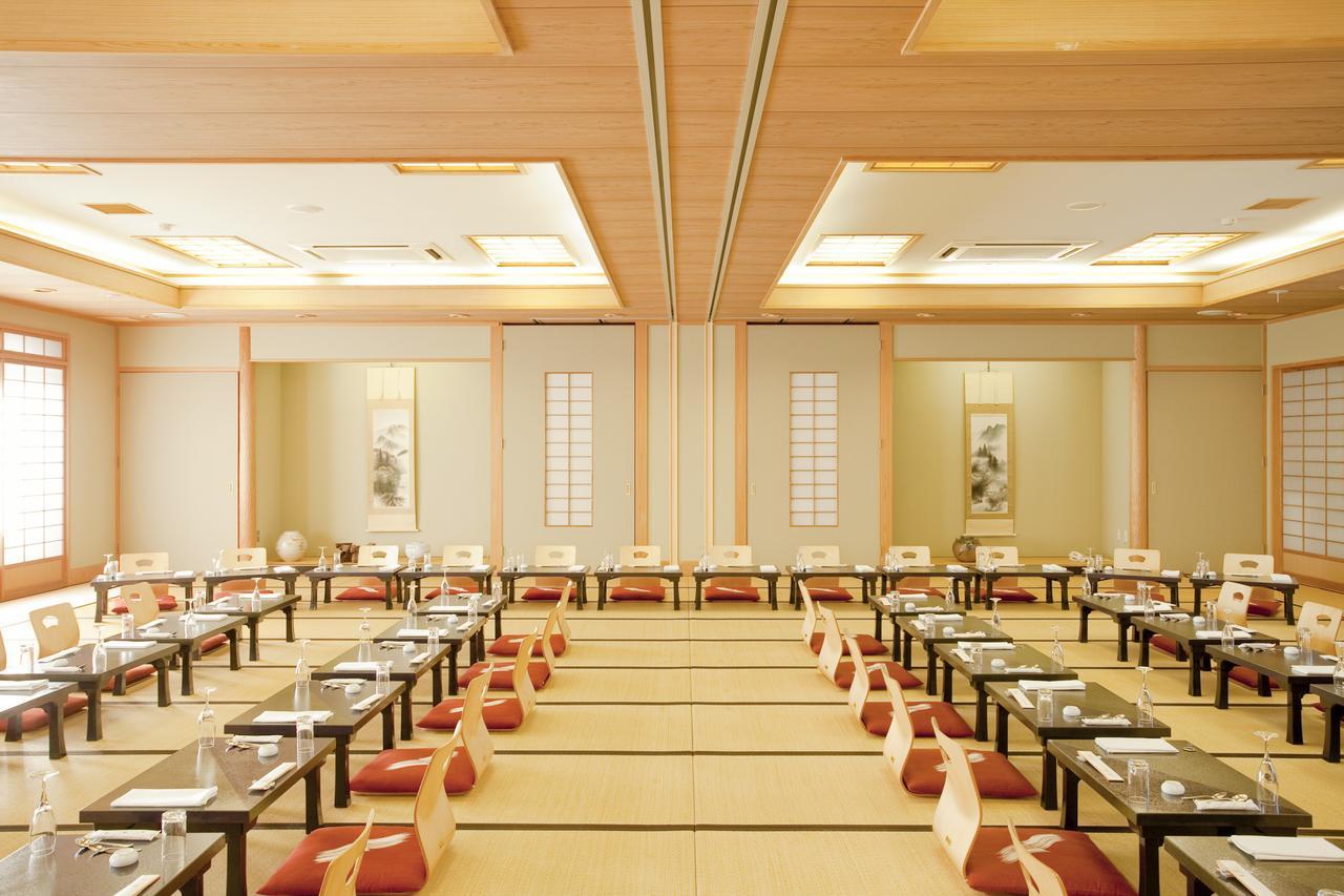 International Hotel Ούμπε Εξωτερικό φωτογραφία
